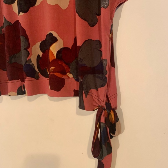 131 CLEO plus abstract print tie top - Picture 3 of 5